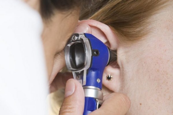 Signs of a perforated eardrum include pain, bleeding and yellow or green discharge from the ear.
