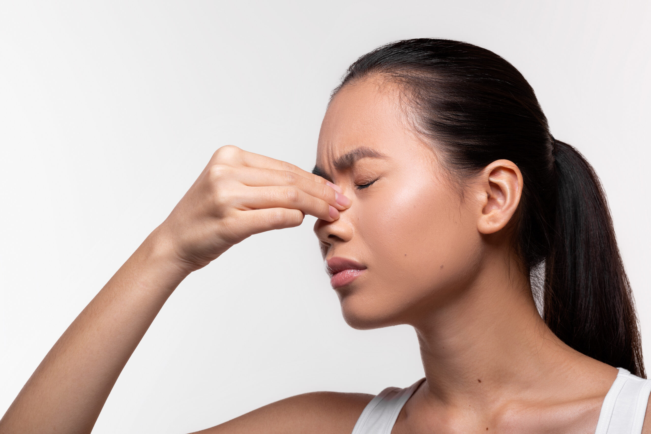 donna con disturbi da naso chiuso senza il raffreddore