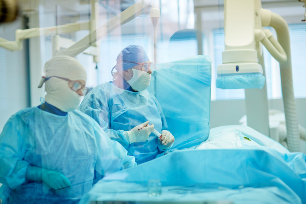 team di medici si preparano per sleeve gastrectomy
